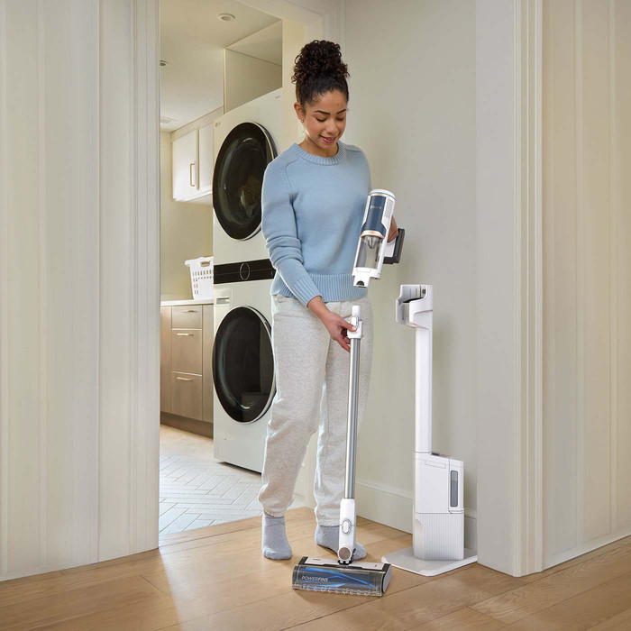 Shark Clean & Empty BU3521EU product in use