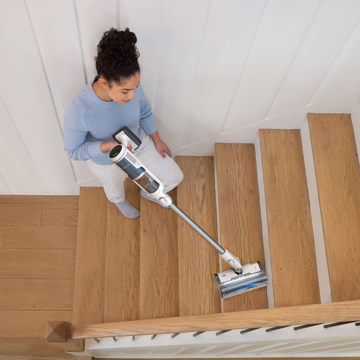 Shark Clean & Empty BU3521EU product in use