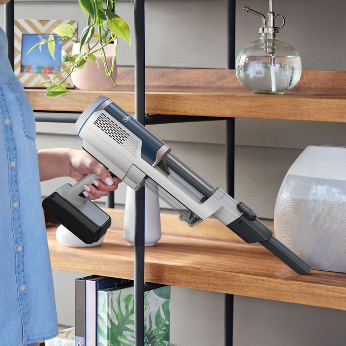 Shark Clean & Empty BU3521EU product in use