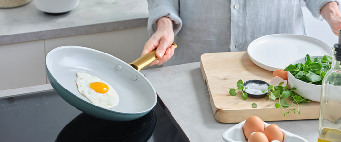 GreenPan Padova Reserve 20cm + 26cm Frying Pan Set Smokey Blue product in use