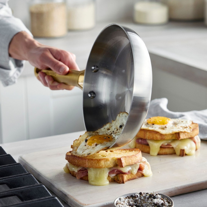 Greenpan Padova Reserve 3-ply Stainless Steel 20 + 28 cm koekenpannenset product in gebruik