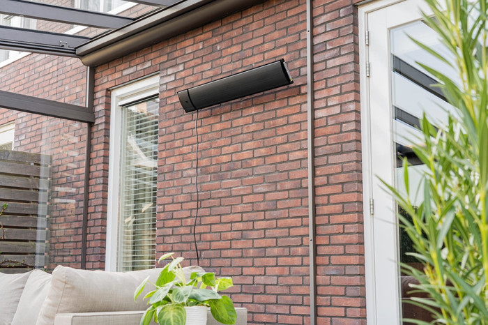 Eurom Outdoor Heatpanel 2400 RC product in gebruik