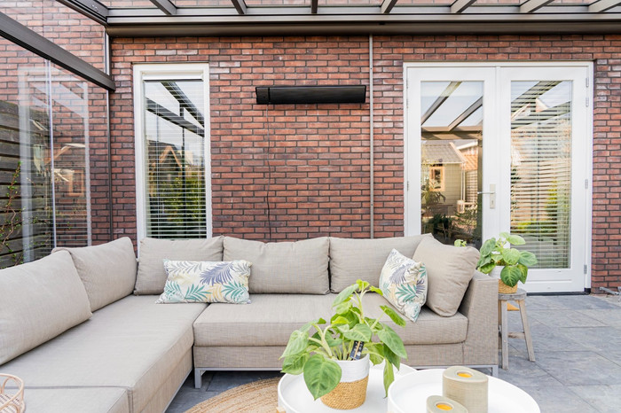 Eurom Outdoor Heatpanel 2400 RC product in gebruik