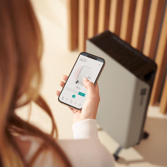 Duux Edge Olie Radiator 2000W Grijs product in gebruik