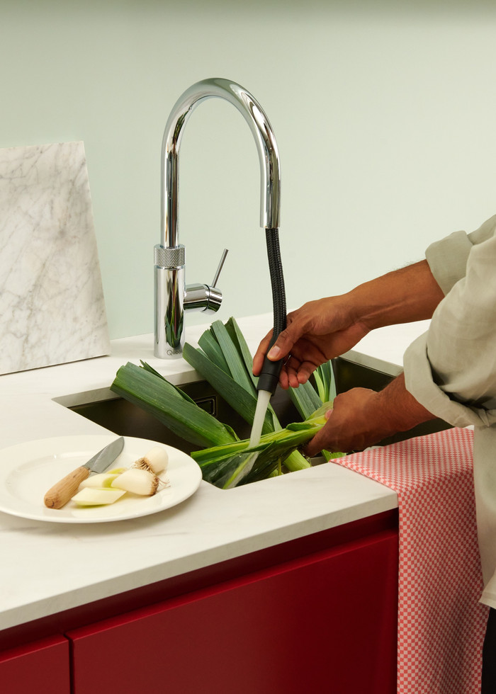 Quooker COMBI + Quooker Flex Round Chrome product in use