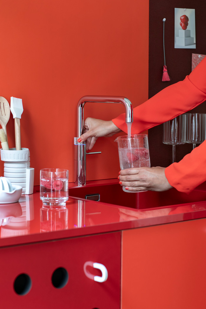 Quooker COMBI+ + Quooker Fusion Square Chroom product in gebruik
