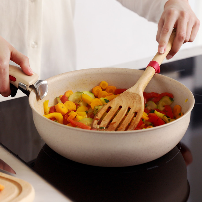 Tefal Delight ON Cookware Set 17-piece product in use