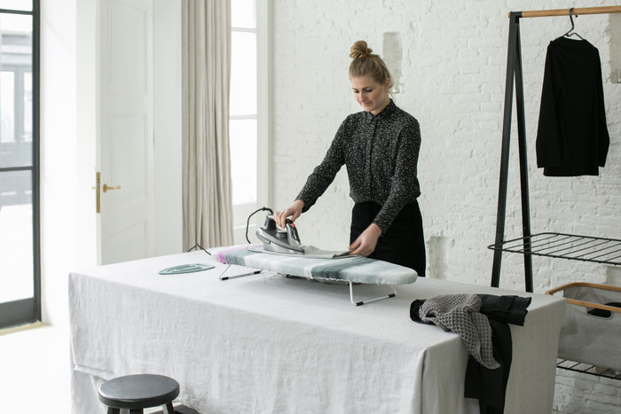 Brabantia Tafelstrijkplank S 95 x 30 cm Morning Breeze product in gebruik