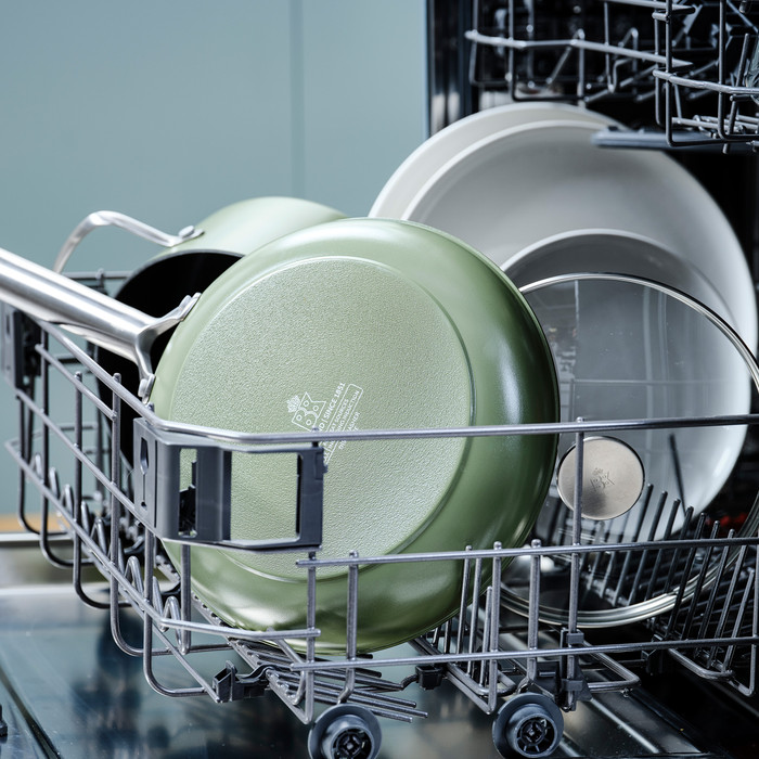 BK Sublime Frying Pan Set 24cm + 28cm Olive Green product in use