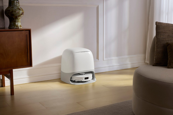 Roborock Qrevo Curv 5A1 White product in use