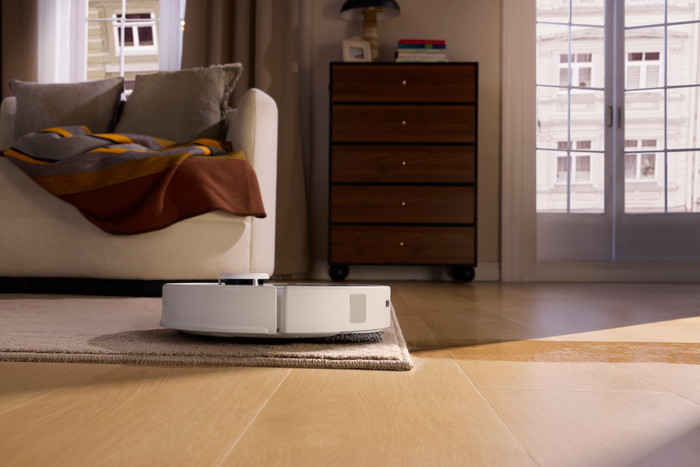 Roborock Qrevo Curv 5A1 White product in use