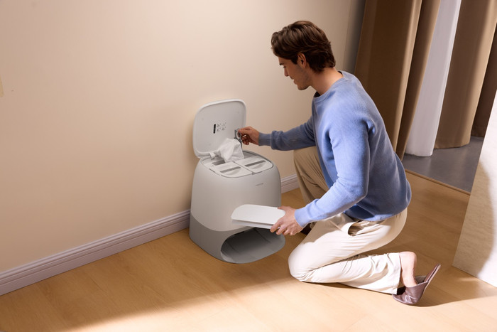 Roborock Qrevo Curv 5A1 White product in use