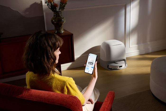 Roborock Qrevo Curv 5A1 White product in use