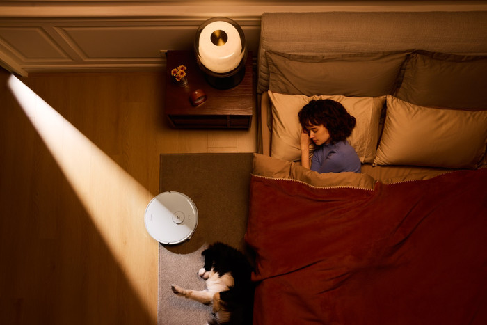 Roborock Qrevo Curv 5A1 White product in use