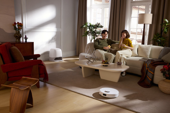 Roborock Qrevo Curv 5A1 White product in use