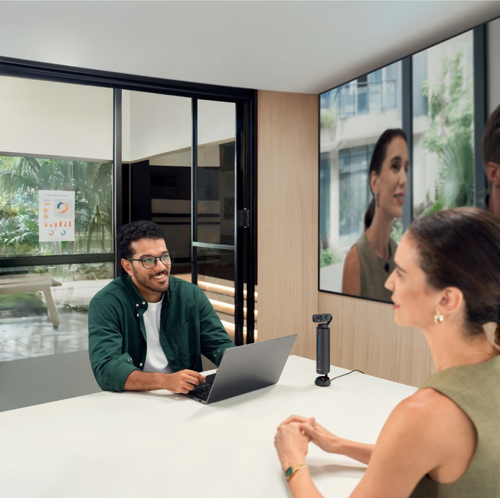 Insta360 Wave Arctic Black product in gebruik