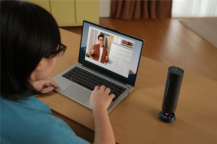 Insta360 Wave Arctic Black product in gebruik