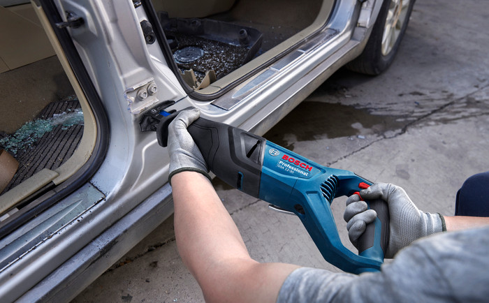 Bosch Professional GSA 12-30 product in gebruik