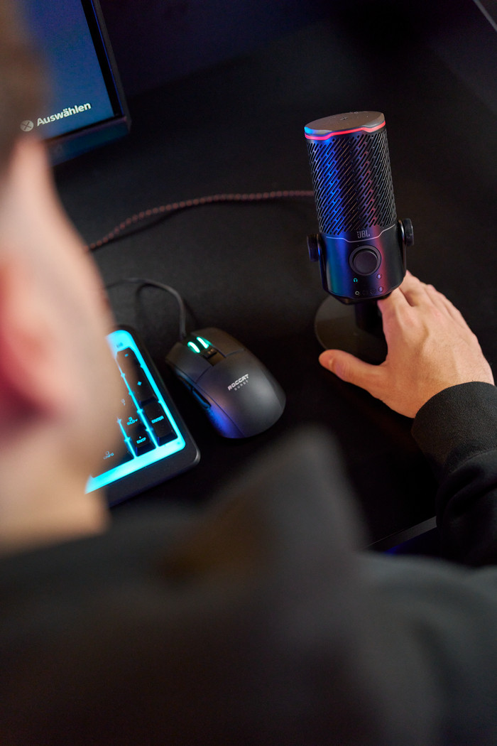 JBL Quantum Stream Studio product in gebruik