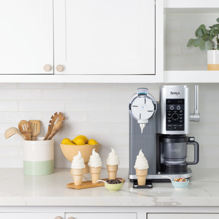 Ninja CREAMi Spin NC701BU product in use