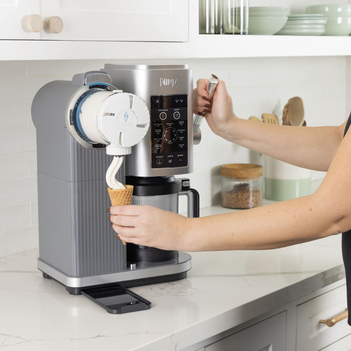 Ninja CREAMi Spin NC701BU product in use