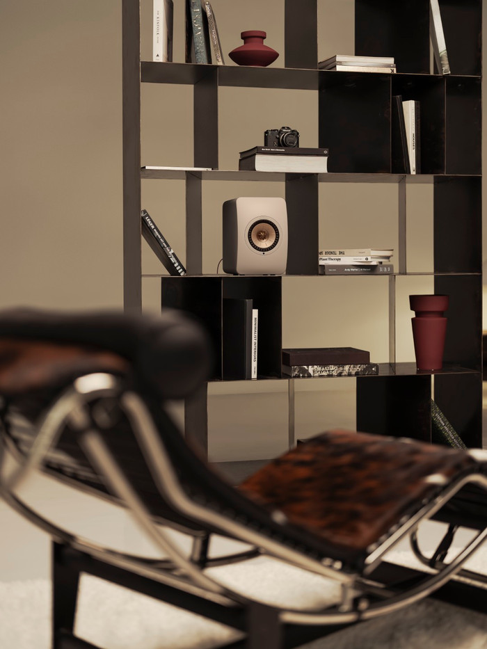 KEF LS50 Wireless II Beige product in gebruik