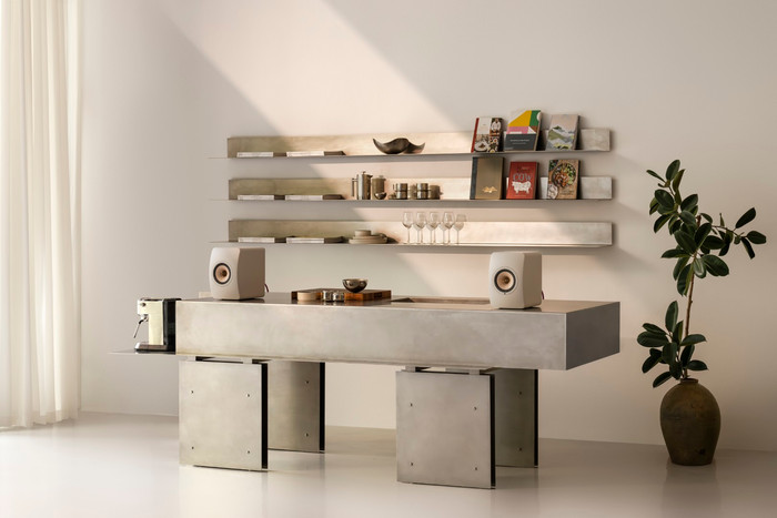 KEF LS50 Wireless II Beige product in gebruik