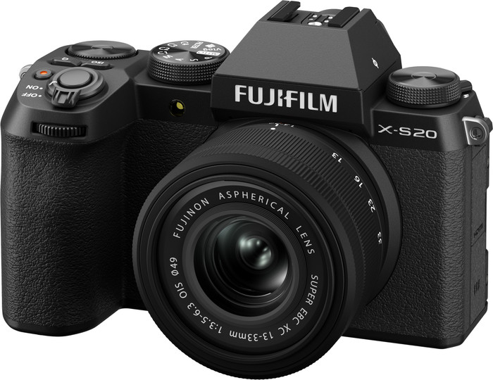 Fujifilm XC 13-33mm f/3.5-6.3 OIS product in use