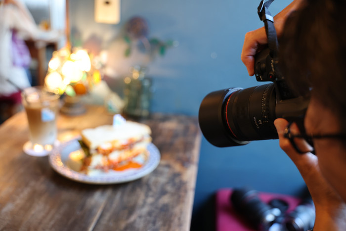 Canon RF 50mm f/1.4L VCM product in use