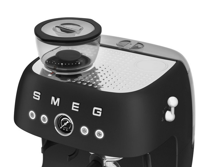 SMEG EGF03BLMEU Mat Zwart detail