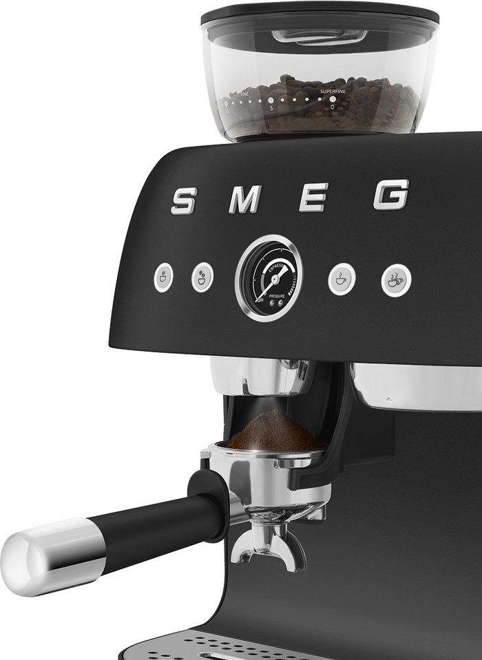 SMEG EGF03BLMEU Mat Zwart detail