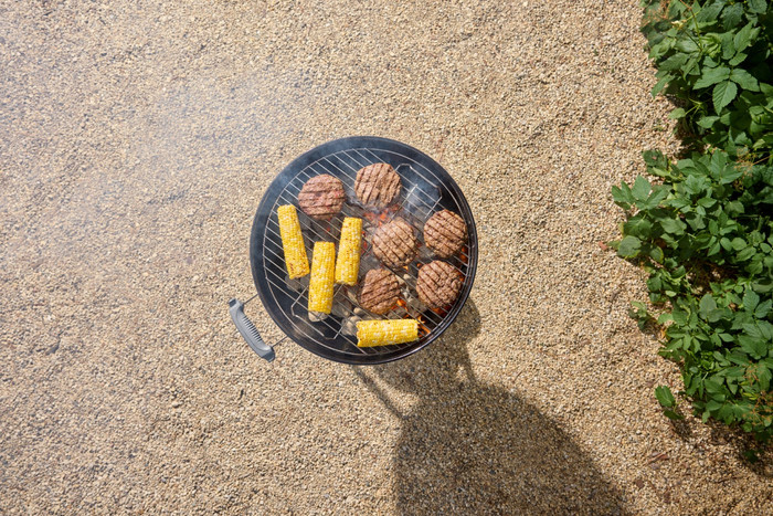 Weber Original Kettle 57 cm Zwart product in gebruik