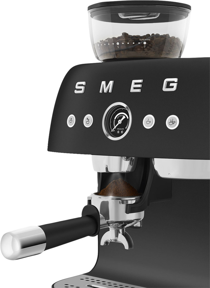 SMEG EGF03BLMEU Mat Zwart detail