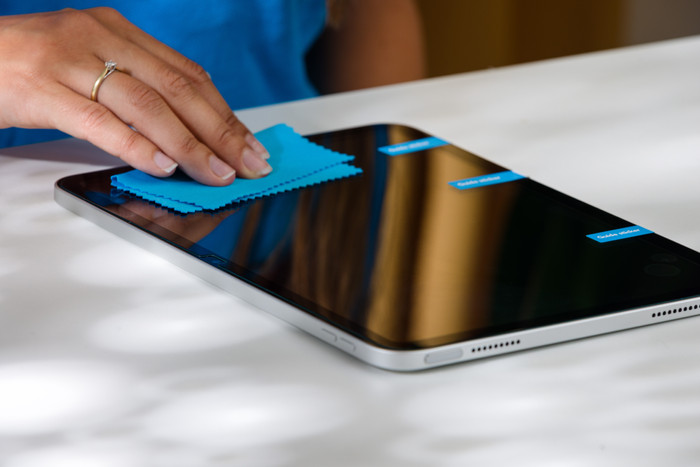 BlueBuilt Apple iPad Air 11 inch (2026/2025/2024) Screenprotector Glas product in gebruik