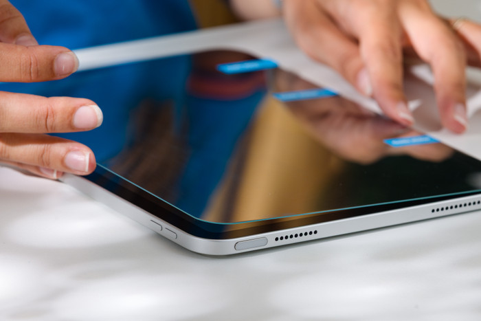 BlueBuilt Apple iPad Air 13"/Pro 13" (2025/2024) Screenprotector Glas product in gebruik