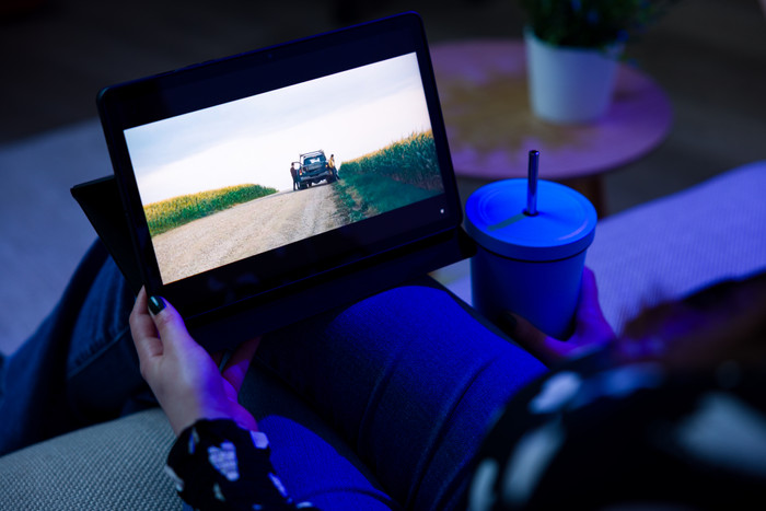 Samsung Galaxy Tab S9 11 inch 128GB Wifi Zwart + BlueBuilt Book Case Zwart product in gebruik