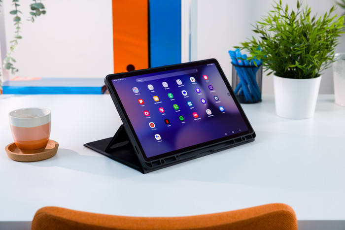 BlueBuilt Samsung Galaxy Tab S9 FE Plus/S10 Plus Keyboard Cover QWERTY Black product in use