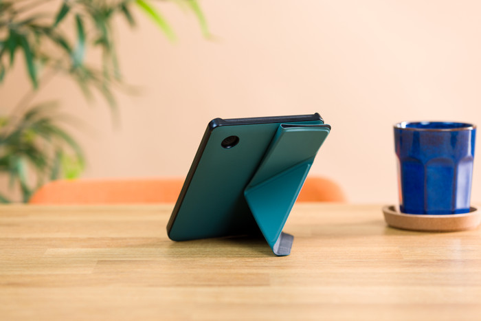 BlueBuilt Kobo Clara BW/Colour Book Case Green product in use