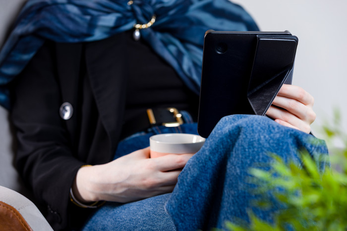 BlueBuilt Kobo Clara BW / Colour Book Case Zwart product in gebruik