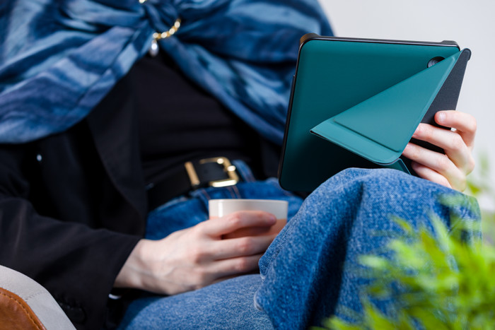 BlueBuilt Kobo Libra Colour Book Case Groen product in gebruik