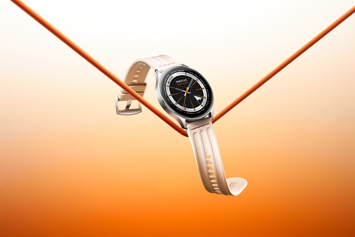 OnePlus Watch Lite Zilver 45 mm product in gebruik