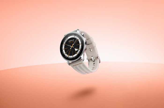 OnePlus Watch Lite Zilver 45 mm product in gebruik