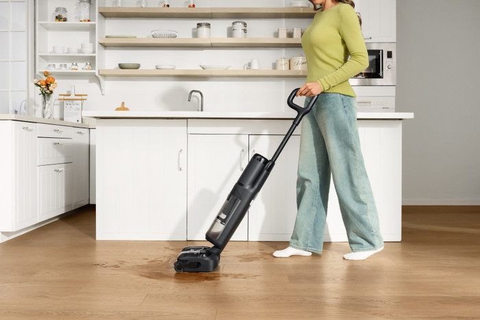 Tineco S7 Stretch product in use