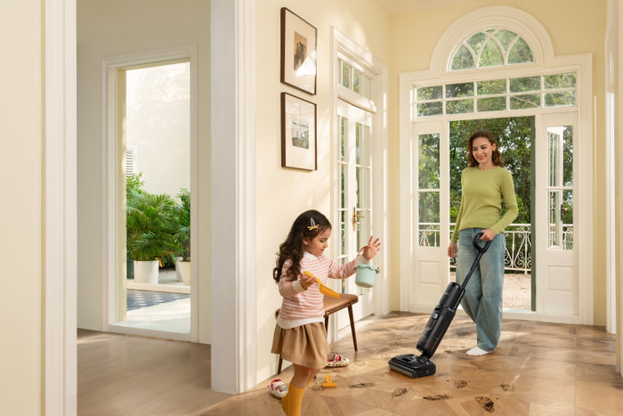 Tineco S7 Stretch product in use