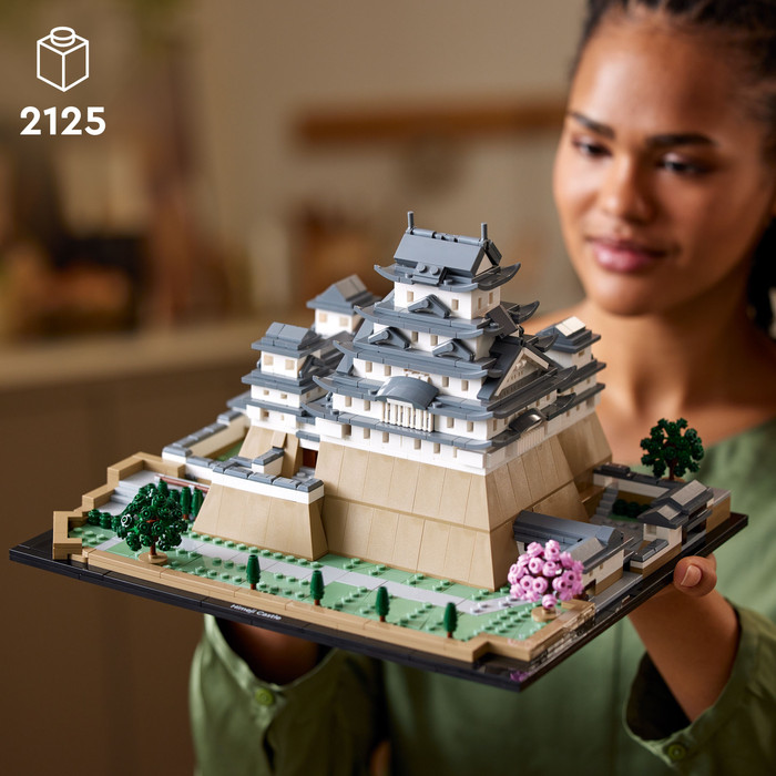 LEGO Architecture Himeji Kasteel 21060 product in gebruik