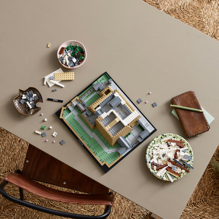 LEGO Architecture Himeji Kasteel 21060 product in gebruik
