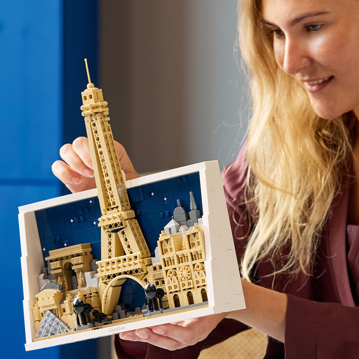LEGO Architecture Parijs Stad van de Liefde 21064 product in gebruik