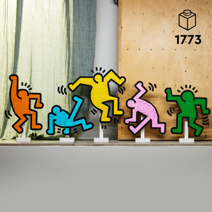 LEGO Art Keith Haring Dansende Figuren 31216 product in gebruik