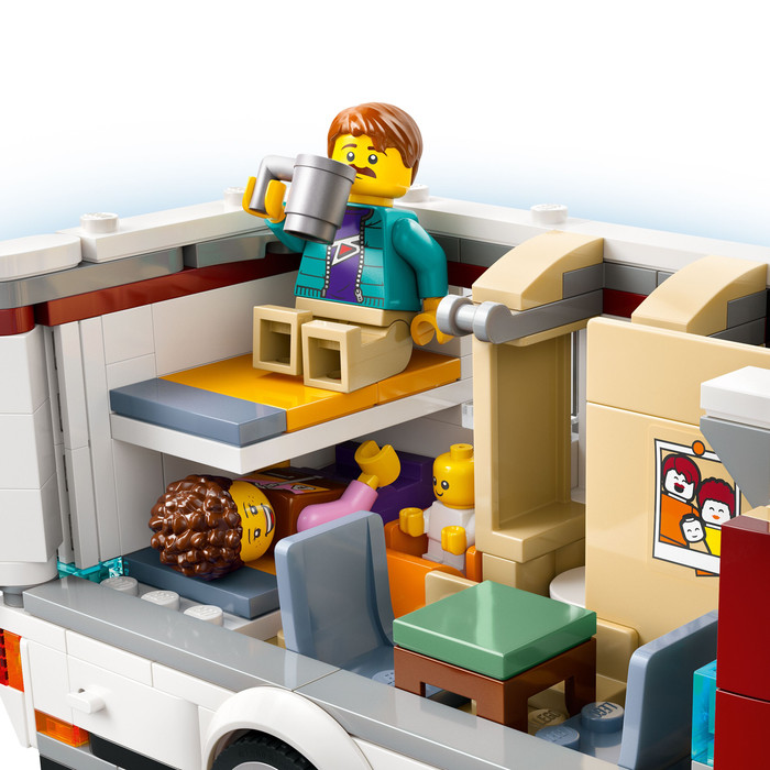 LEGO City Avontuurlijke Camper 60454 product in gebruik