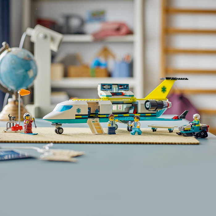LEGO City Ambulancevliegtuig 60465 product in gebruik